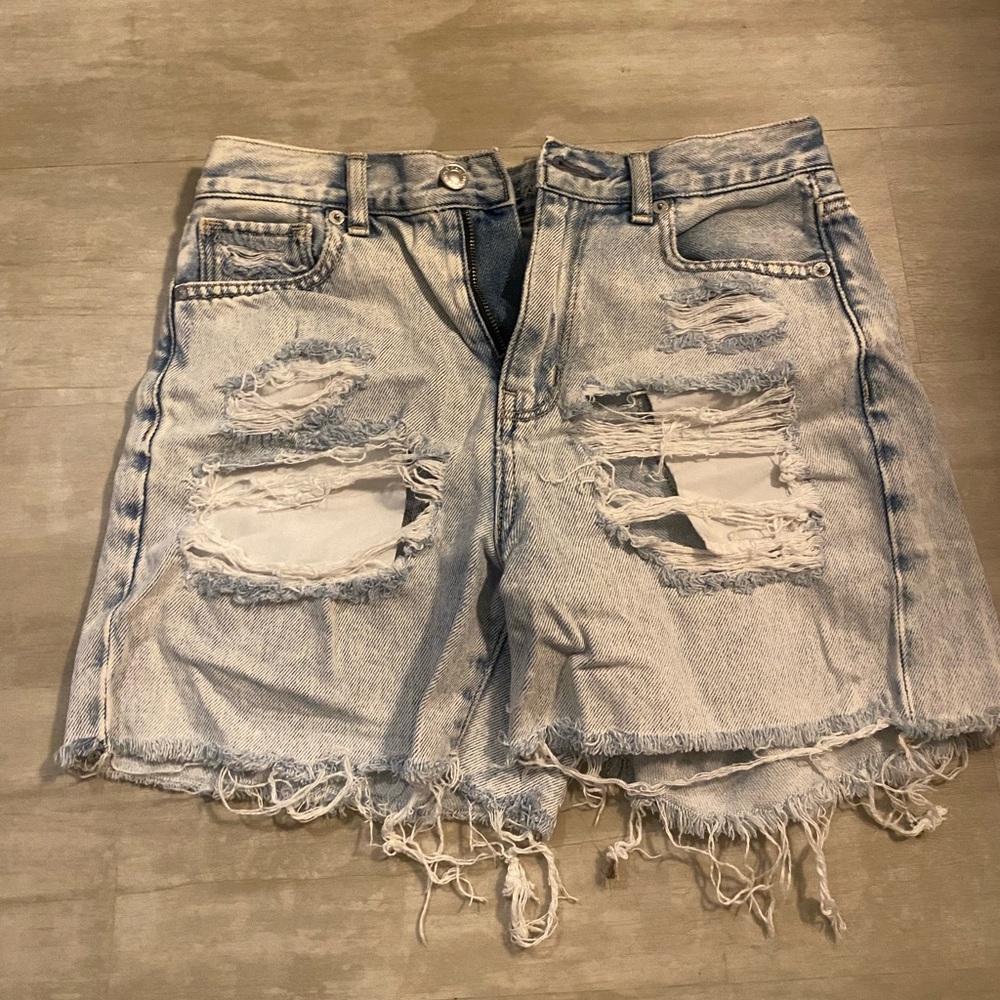 American Eagle baggy distressed shorts, light wash